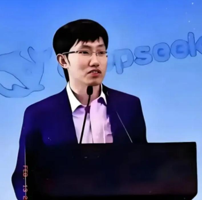 DeepSeek刚完成首轮融资，直接砸下500亿！最炸裂的不是金额，而是创始人梁