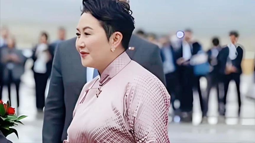 蒙古国这个女人不简单6月13日王外长到乌兰巴托，跟蒙古国外长巴特策策格谈了三
