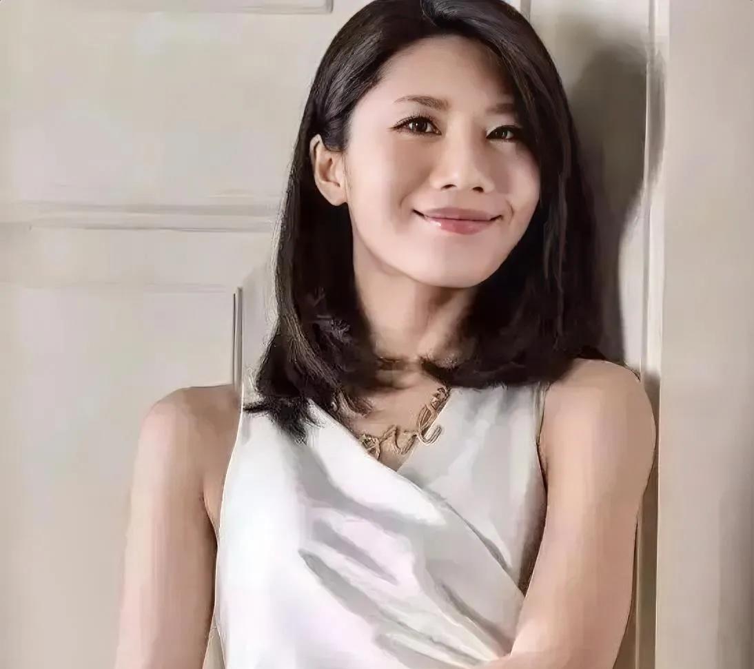 作家苏芩说：“想要杀死一个人，不必用刀子，只需要日日挑他的错处，人永远是需要认