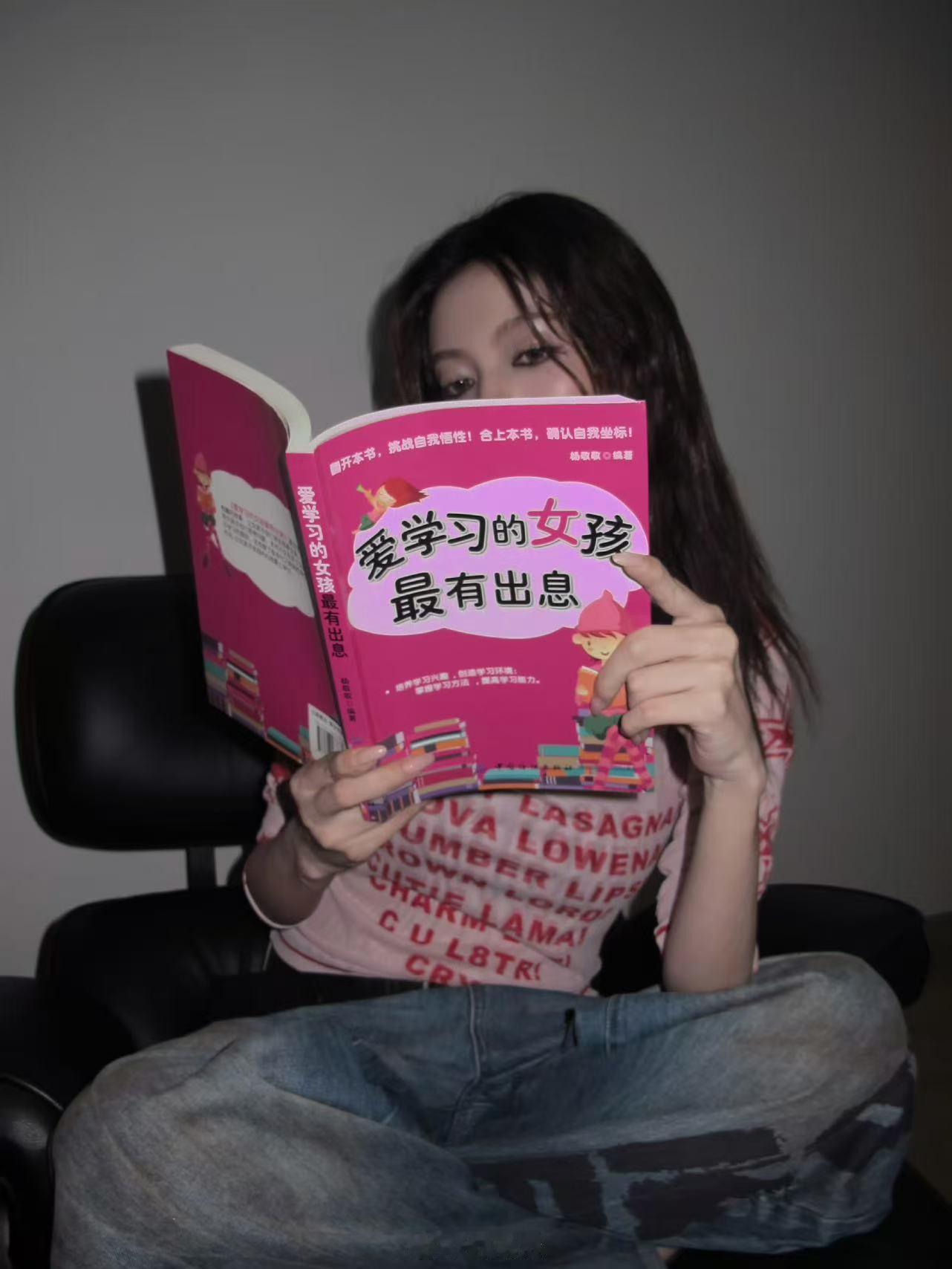 何瑞贤化妆技术比化妆师还好每次看何瑞贤的造型都想说：这是哪位化妆师的作品？结果