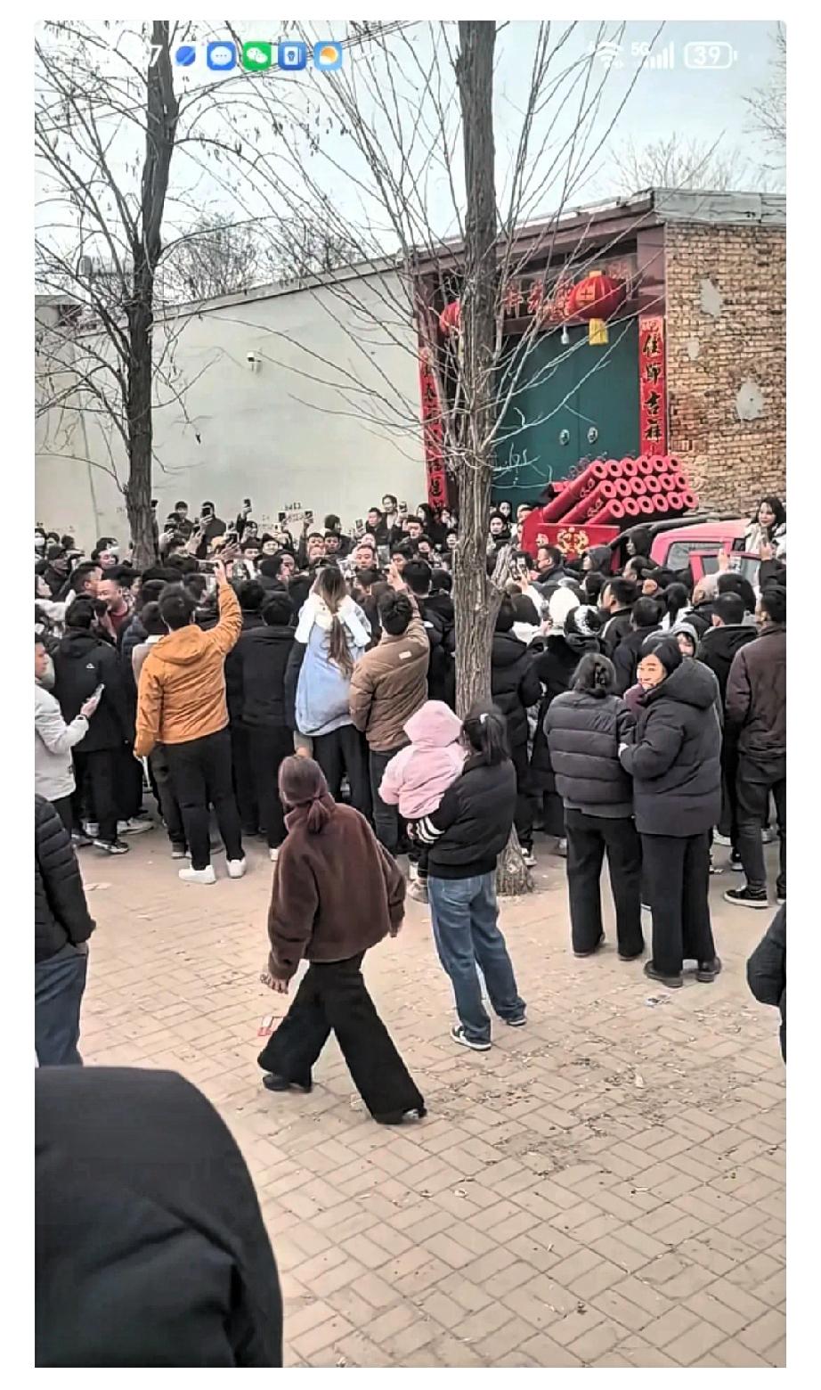 我们邻村一夜之间火出圈了！邻村女孩26岁，头婚订婚➕结婚彩礼26万，一年后离婚