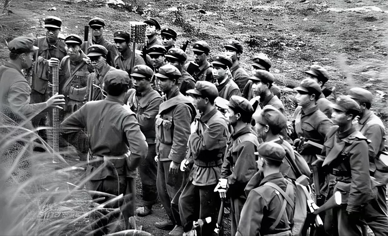 1979年，越南老百姓发现一个怪象：中国军队撤退时，为什么专炸水泥电线杆？​