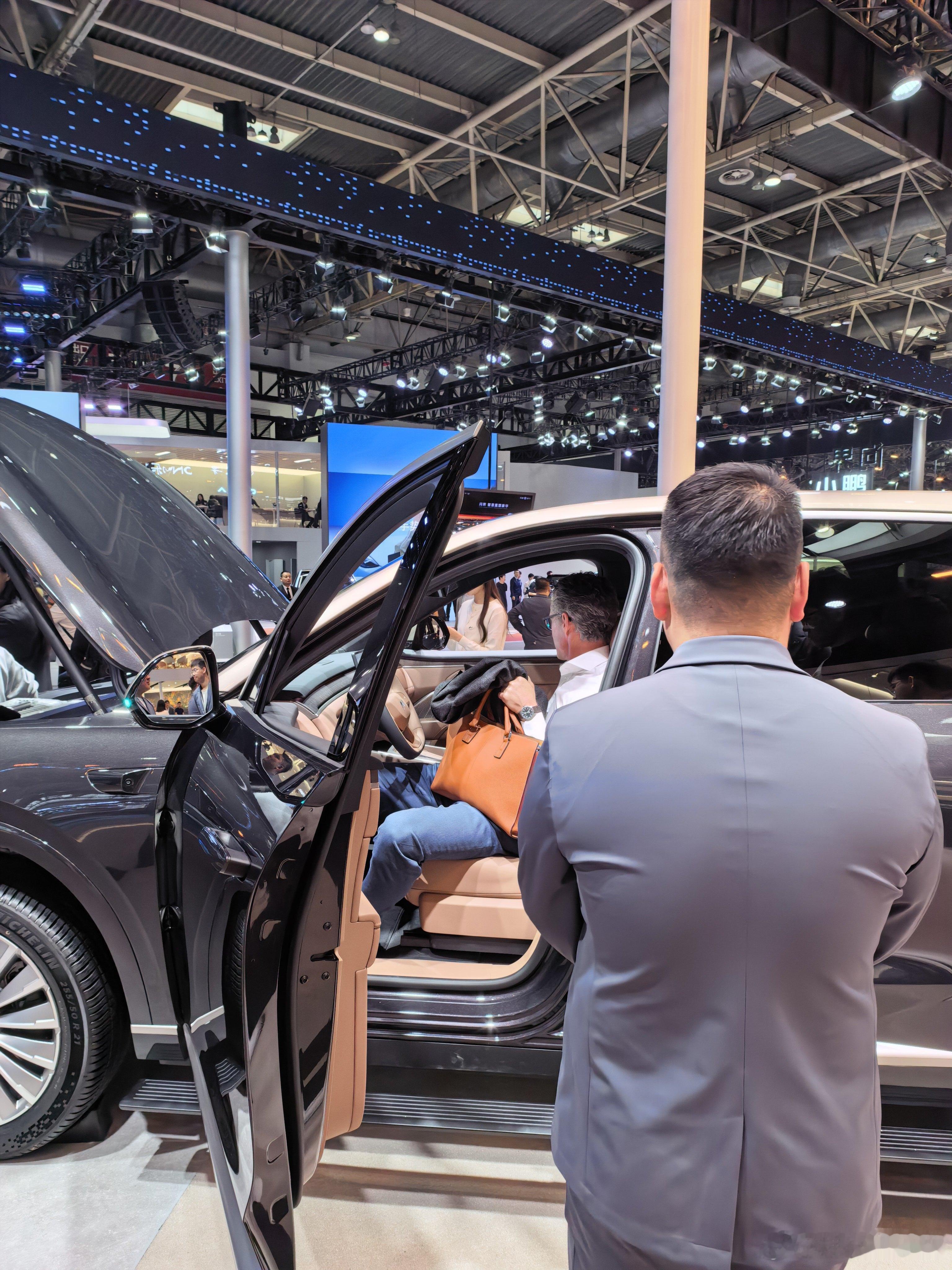 26款的乐道L90发布了之后，北京车展现场的关注度很高。我觉得有几个很好玩的现象