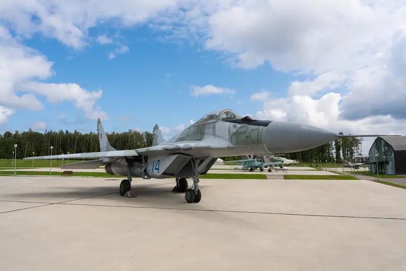 俄罗斯的战斗机工业水平堪称世界一流。苏联时期就为其打下了坚实基础，像米格-2