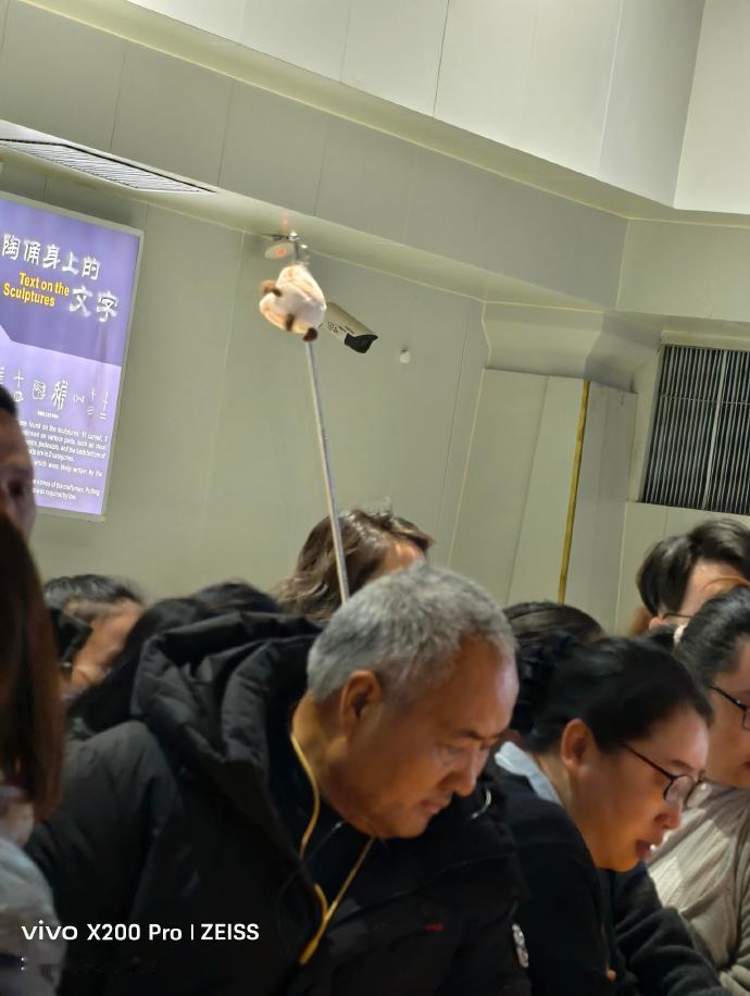 比兵马俑更好看的是导游们的挂件