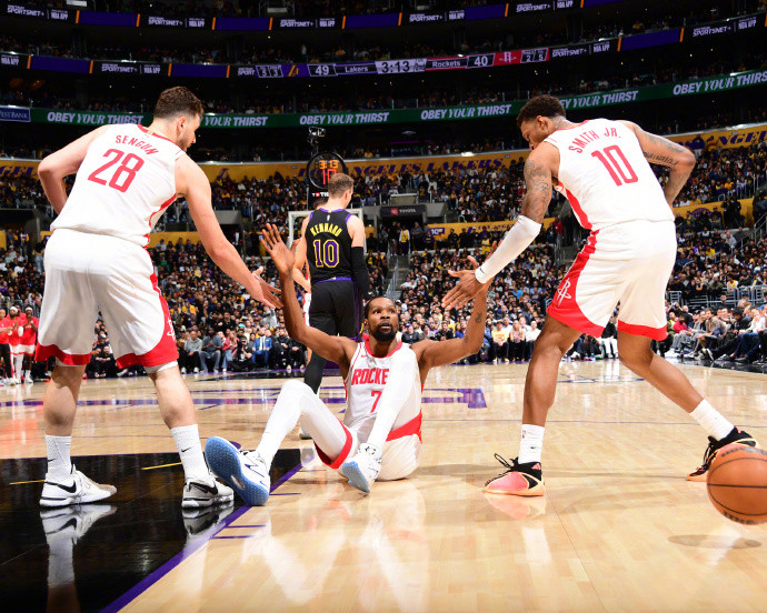 今天输球，杜兰特9个失误，来分析一下杜兰特！可以说，你整个篮球生涯都没有认清