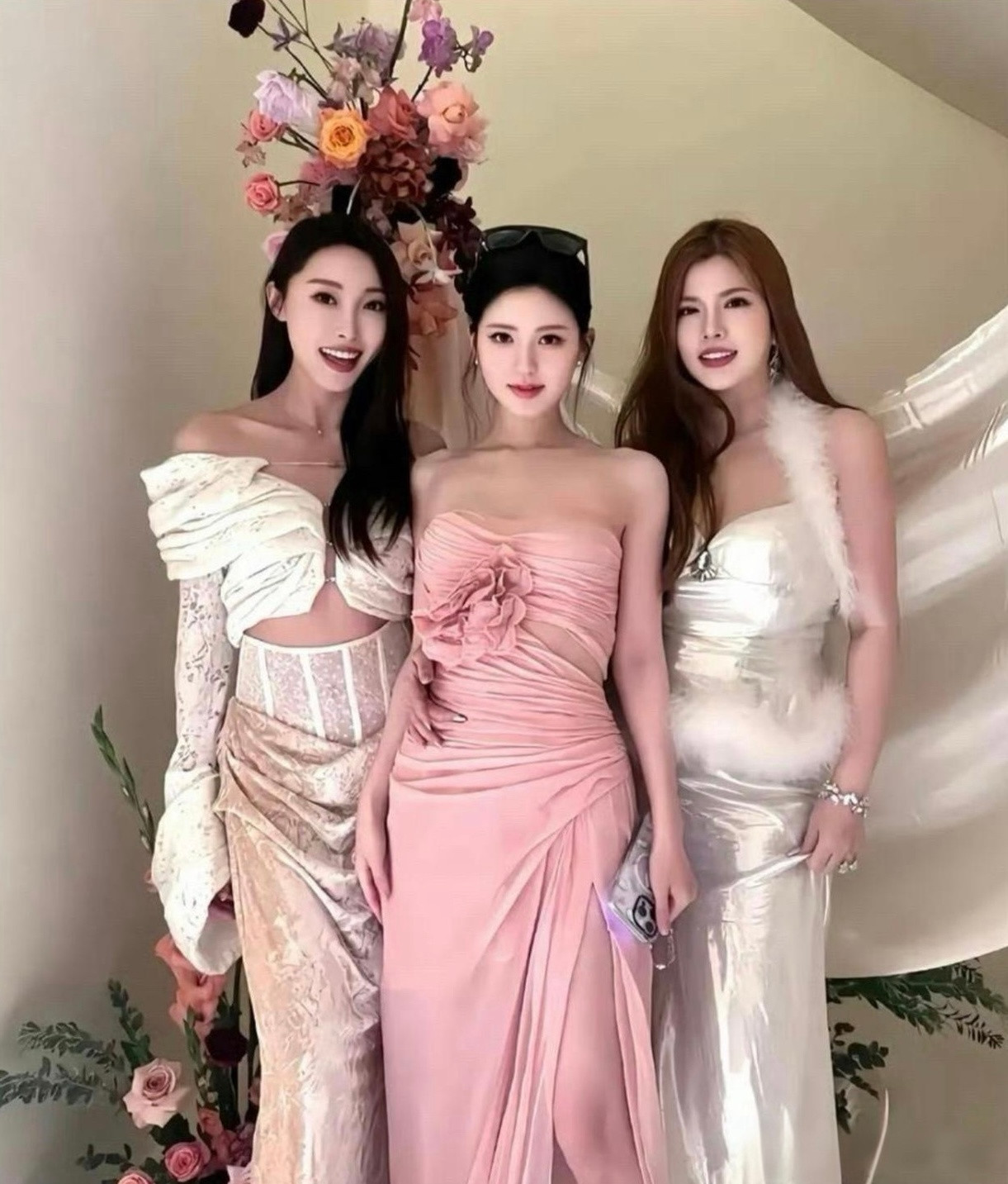 天哪这是赵露思吗怎么又长的不一样了​​​