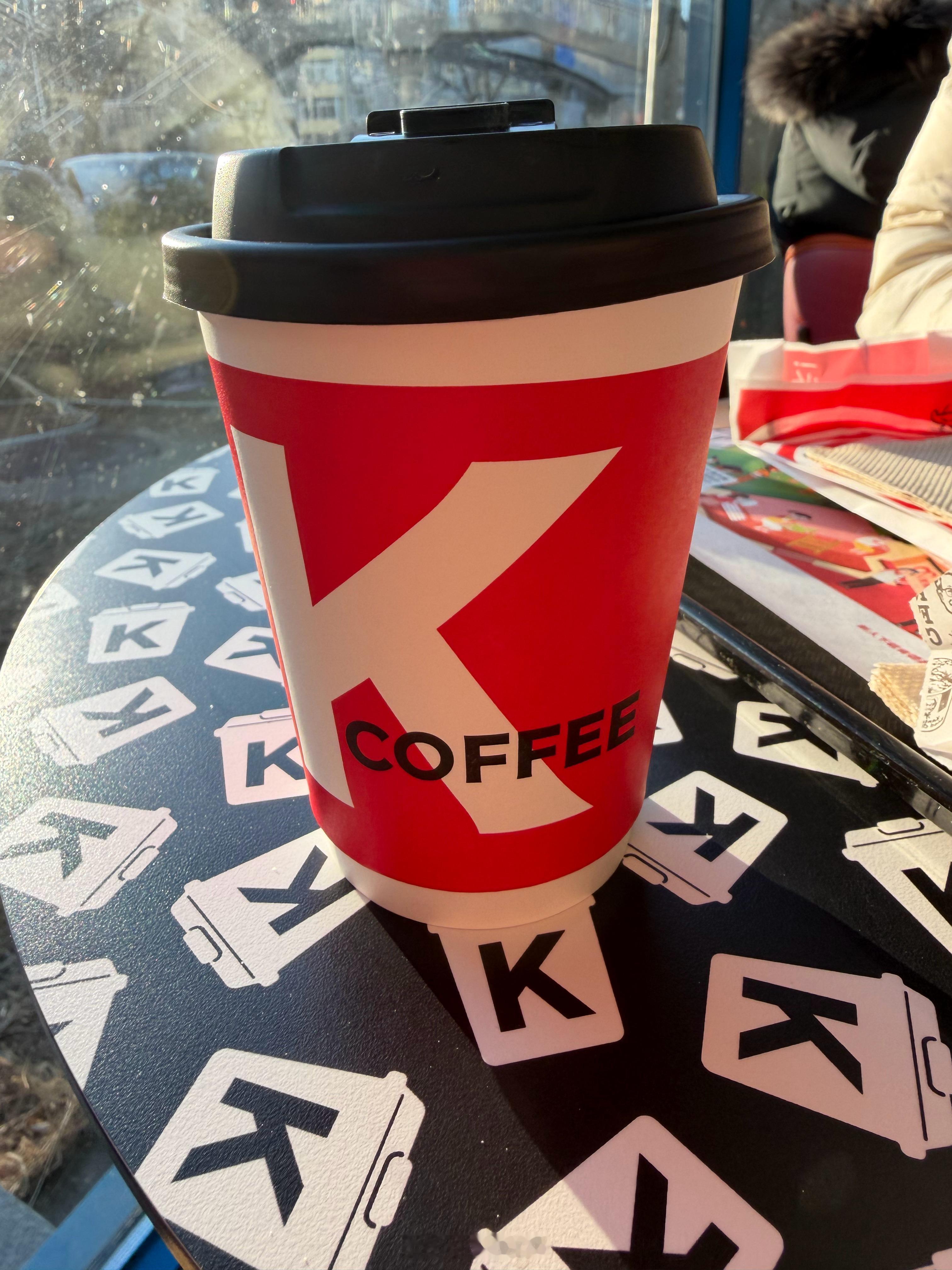 肯德基日子也不好过了，以前点咖啡送的糖奶包，现在居然也取消了！