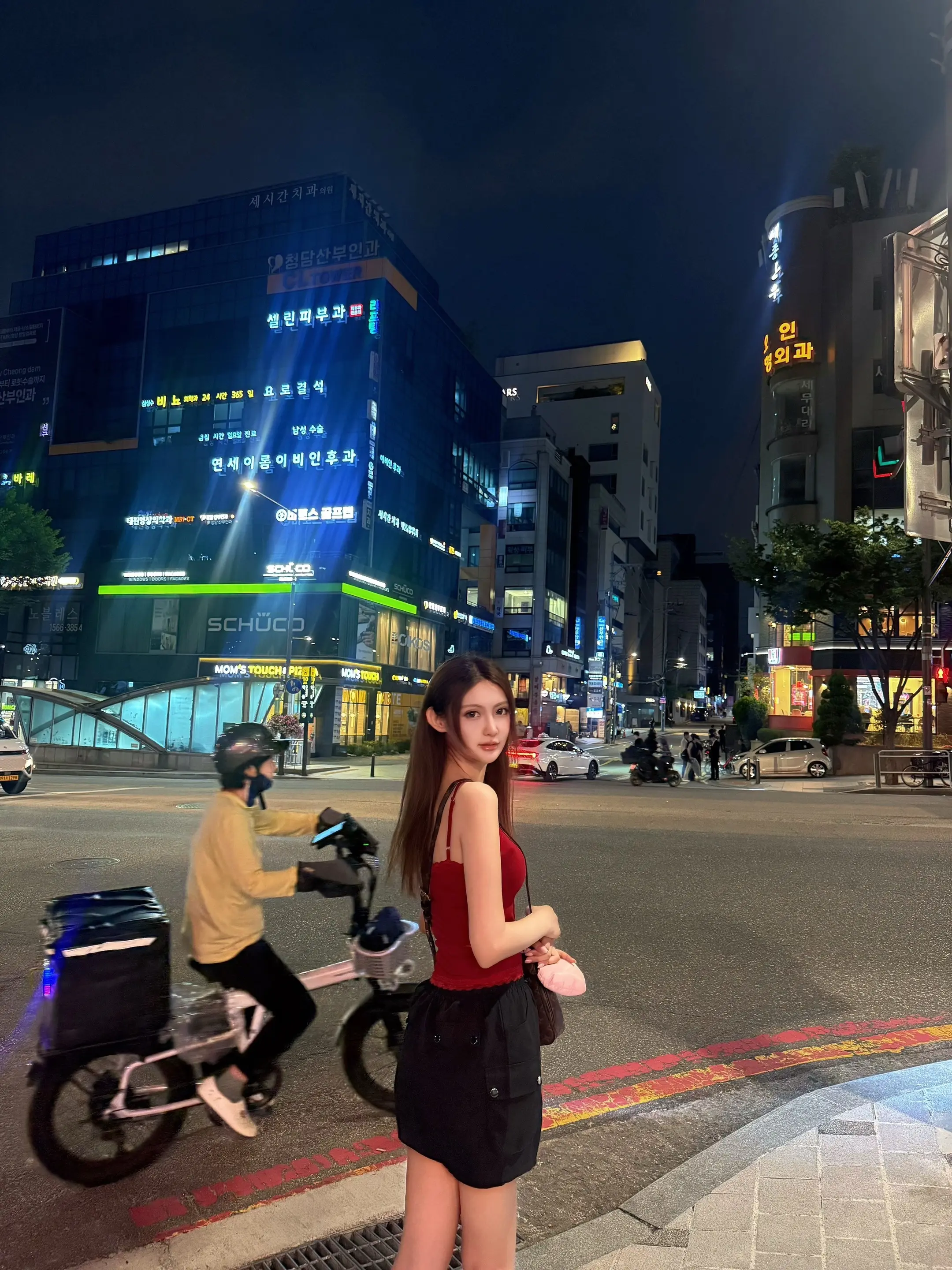 辣妹出街 夜晚citywalk 夜市氛围感ootd 韩国夜景街拍