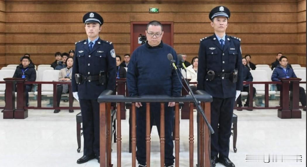 看白天辉遗言，令人脊背发凉白天辉受贿11亿余元，被判处死刑。临终面对儿子，他