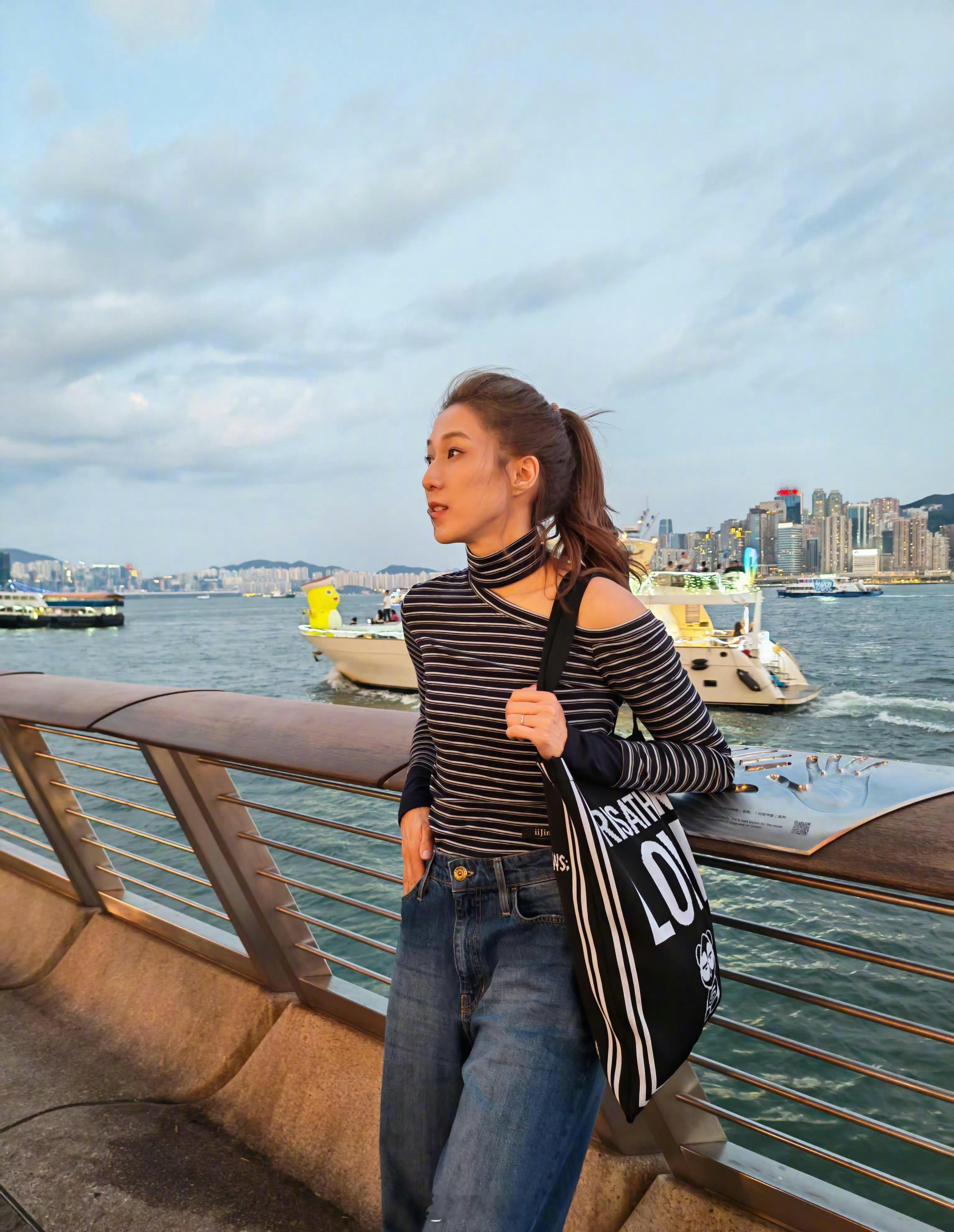 我也准备放假去香港citywalk了，总要逛逛旺角的街，吹吹维港的风，顺便坐坐地