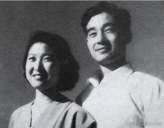 有一天，儿子孔令华带着女朋友回家，结果，开国中将孔从洲瞪大了眼睛，他结巴着质问儿