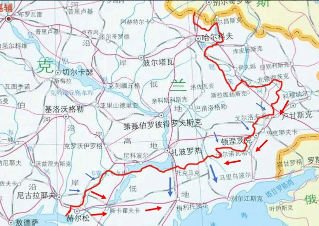 从目前的情况看，俄军对谢维尔斯克，库皮扬斯克，顿河君士坦丁都是不断收紧外围，连带