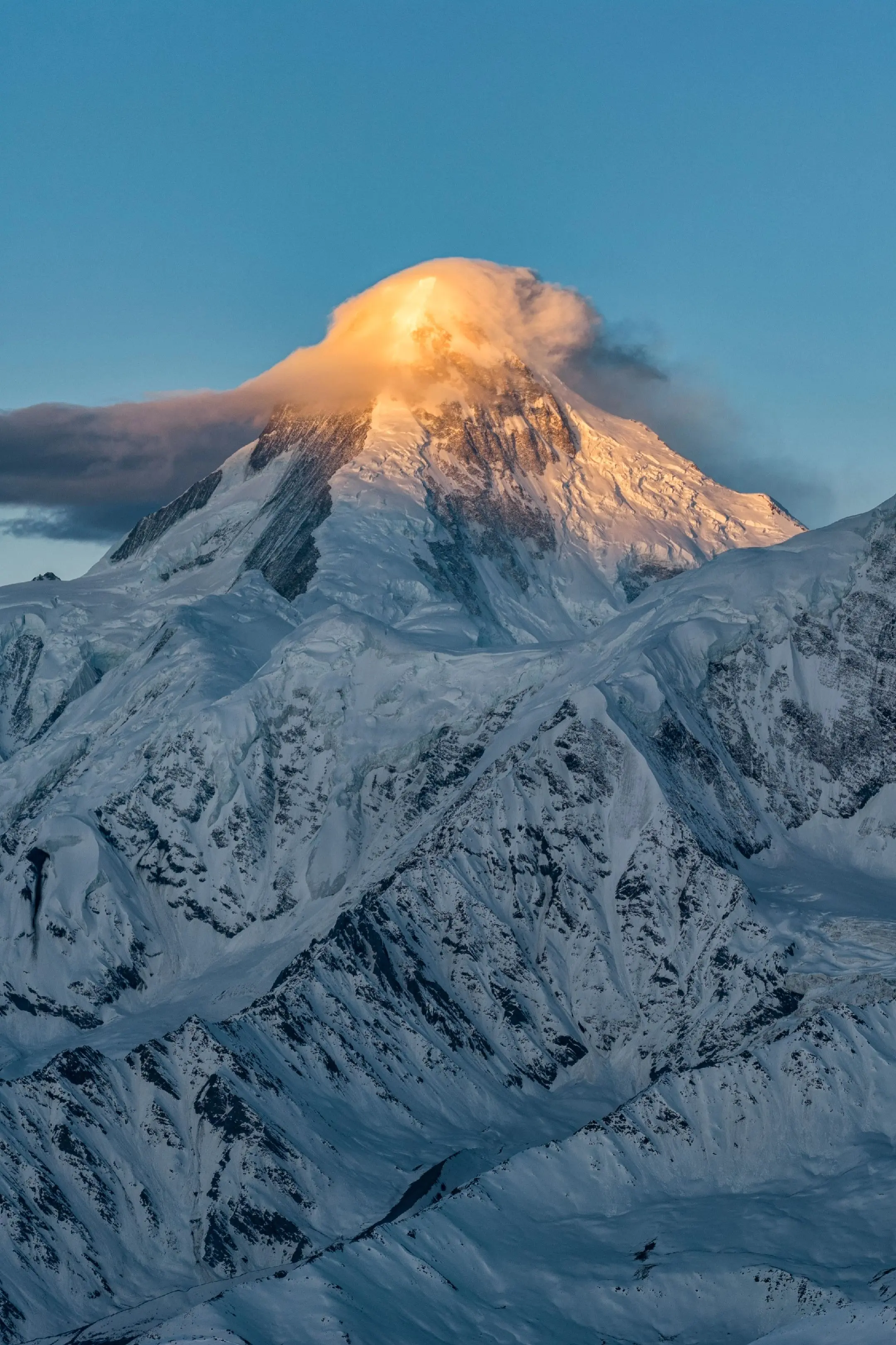 川西的雪山.