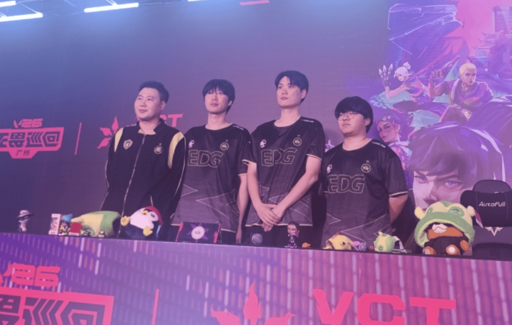 Autumn: 壹决是中国英雄, 也来到中国的队伍想在这边用一下