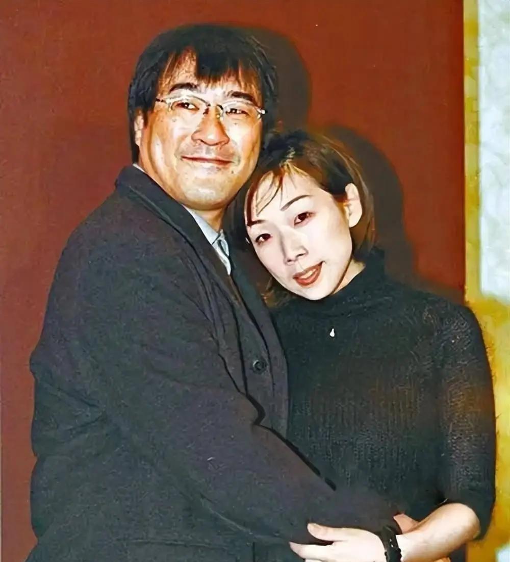 感情合伙开公司，最怕算不清这笔账1997年，李宗盛和朱卫茵正式签字离婚。但所有