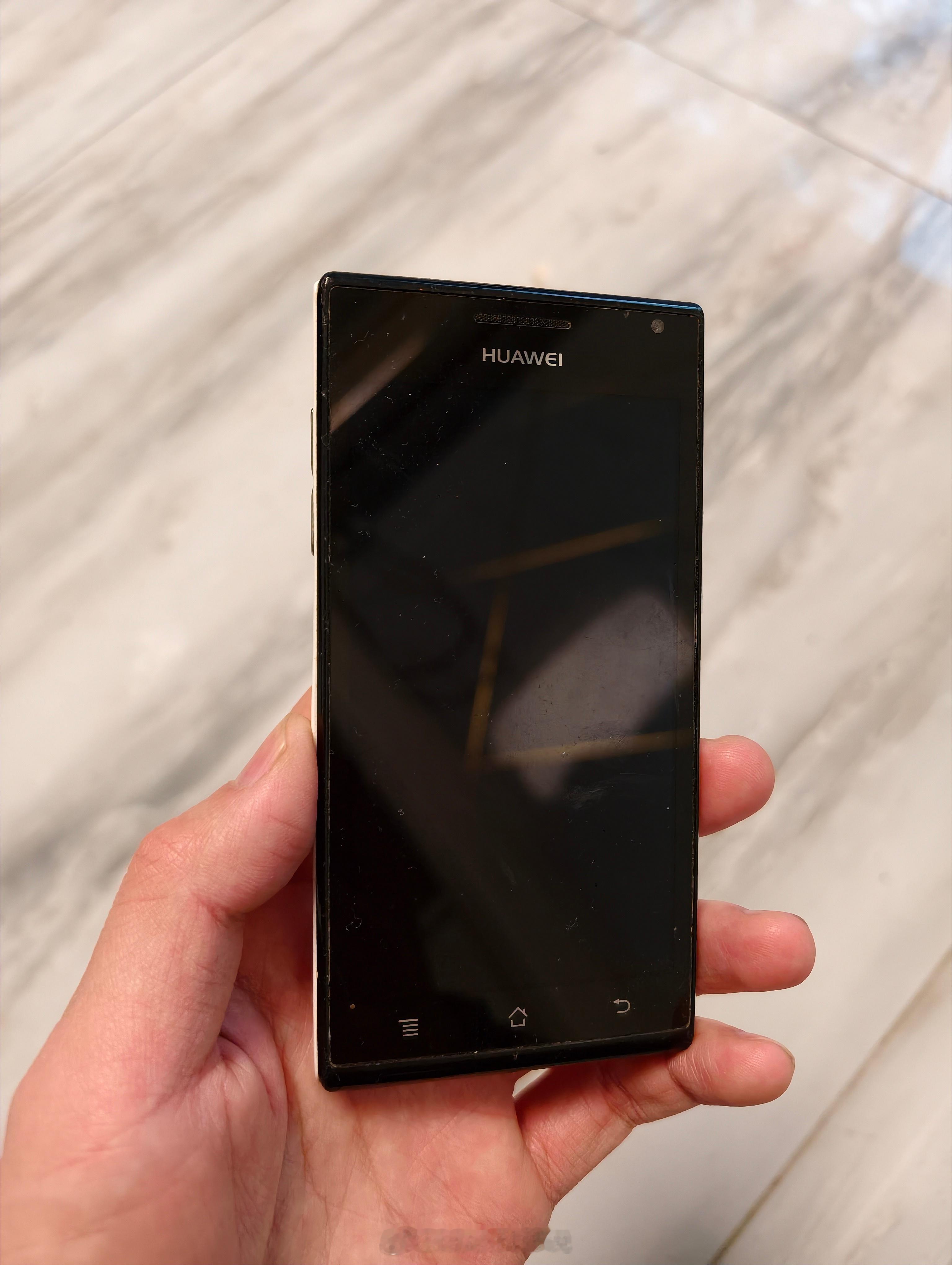 家里收拾，翻出了一个古董级手机应该没几个人知道这个型号吧