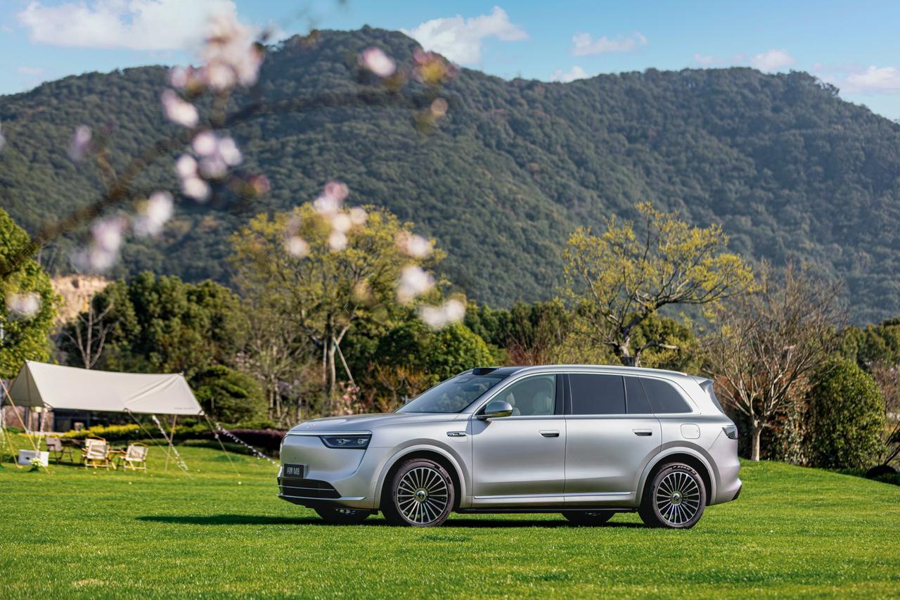 问界M8树立40万级新标杆，全能体验让选择更有底气在高端SUV市场，用户决策周