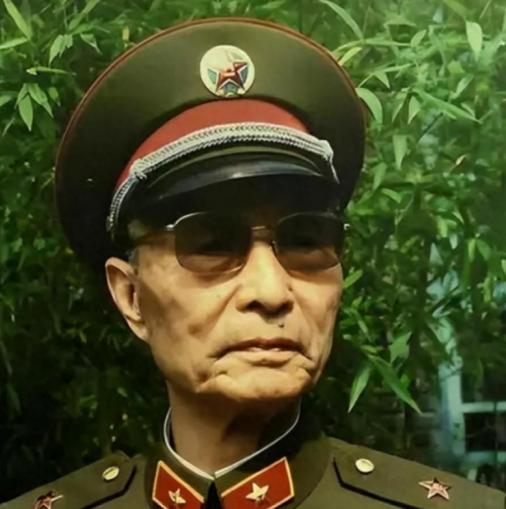 1975年，张爱萍落难，妻子李又兰找到粟裕，希望他能帮忙说情。谁知，粟裕摆了摆手