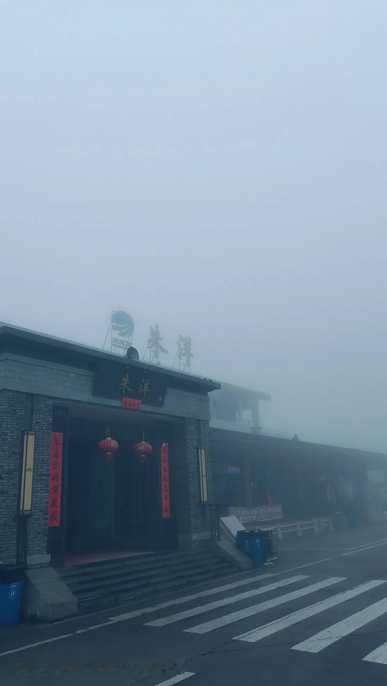 为啥人们骑电车都不愿意戴头盔？刚才在路边瞅了一眼，过来了十几辆电动车，没有一个