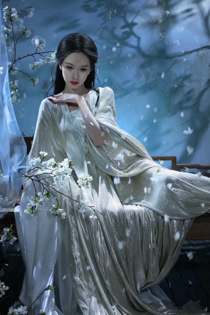 陈都灵你神图有啦陈都灵媚感是天赋陈都灵的媚，是克制过的媚。她不会把情绪全放出来