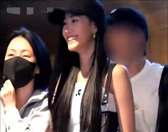 小S二女儿Lily找男人的眼光会比妈妈小S和二姨大S的眼光好吗？小S已经从大