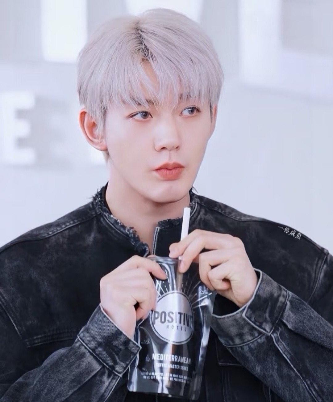 地中海咖啡你是真的会宠邓为啊!咱就是说，现在的品牌方都卷成这样了吗？地中海咖啡