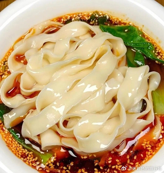 一到盛夏城市闷热难耐，想找个既能纳凉、又能静下心放空的地方小住几日，不用赶景点，