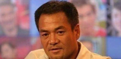 1994年，王志文抢走了尤勇智的女友许晴，尤勇智到葛优家痛哭，葛优安慰他说：“