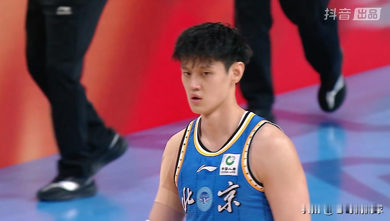 北京北汽球星曾凡博真是手感滚烫！在今天北京北汽主场迎战青岛崂山啤酒的比赛中，目前