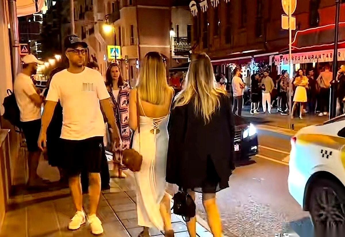 哥们儿刚从俄罗斯回来，一脸的恍惚。我问他咋样，他咂咂嘴，憋出俩词儿：肉是真顶，