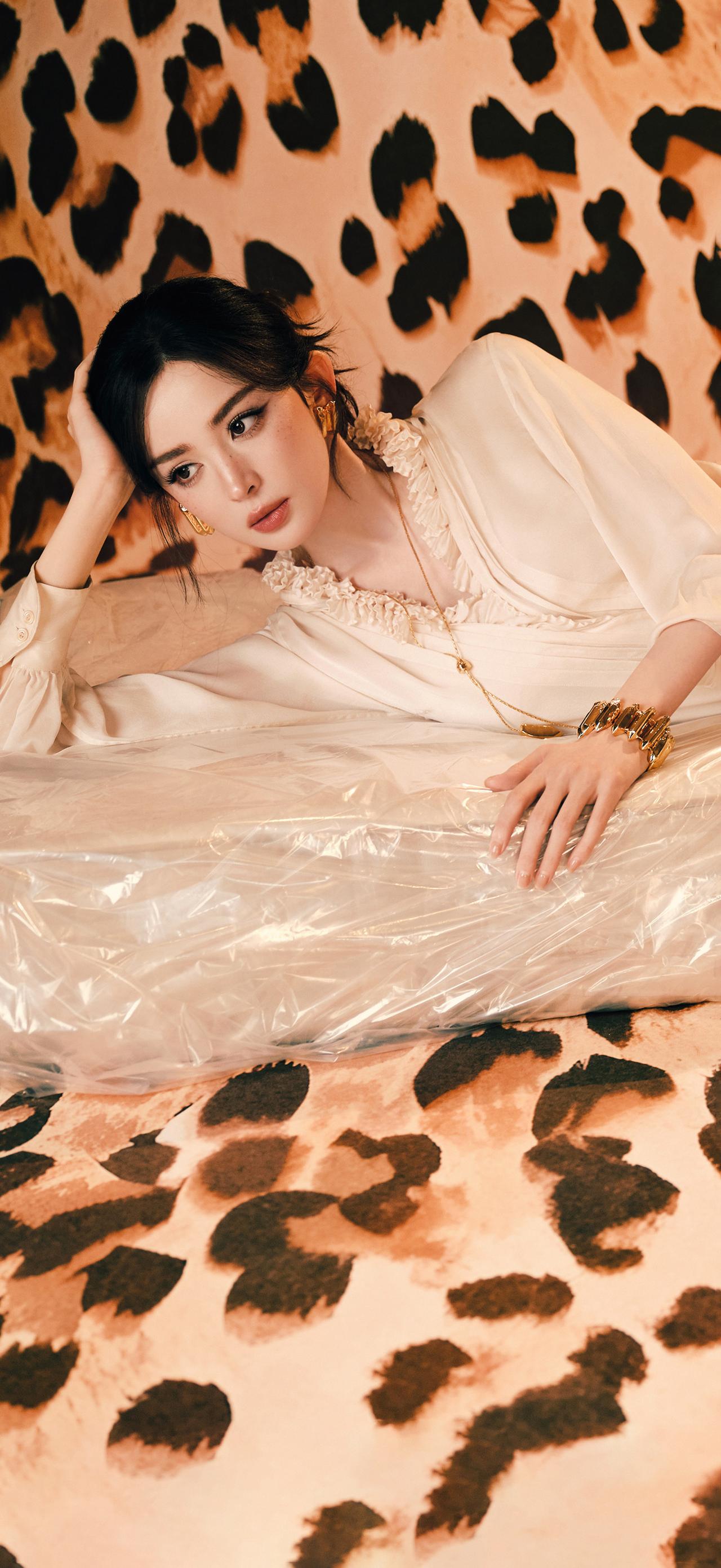 美女壁纸-第6233期-古力娜扎