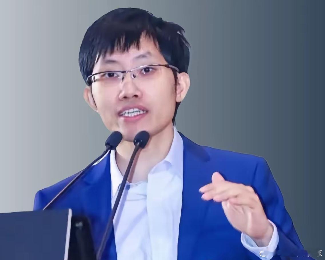 【#DeepSeek估值约5000亿元##投资人花500万求见梁文锋未果#】9月4日，据《财经》报道