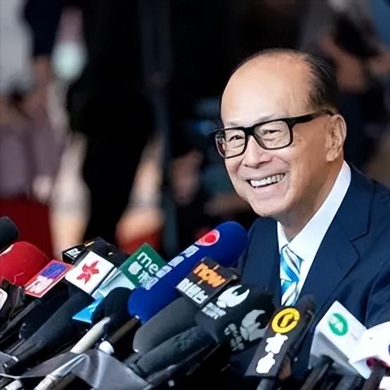 1700亿！李嘉诚嗅到危机，紧急套现撤离，心中没祖国的商人只能当待宰肥羊！今
