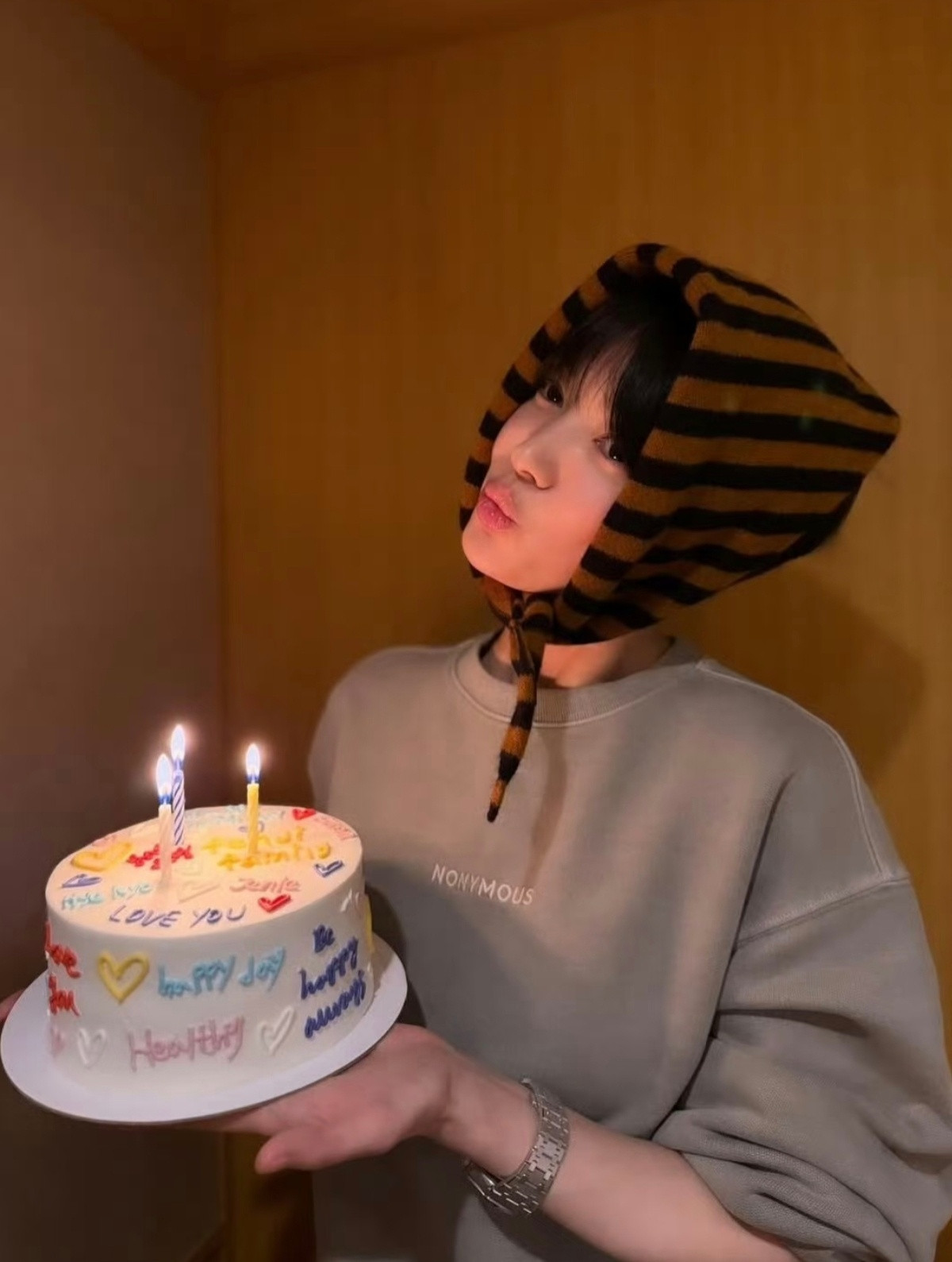 宋慧乔晒出多张图，庆祝44岁生日，可爱的乔妹！