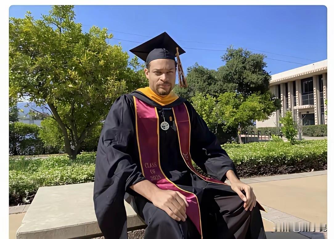 白宫晚宴枪击嫌犯身份曝光：顶尖名校高材生，曾给特朗普对手捐款华盛顿当地时间周