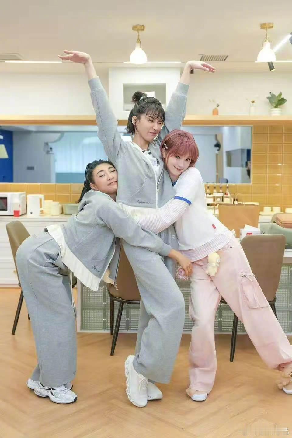 浪姐一公直播乘风公演直播五组姐姐已就位，已搬好小板凳坐等一公直播～期待姐姐们今