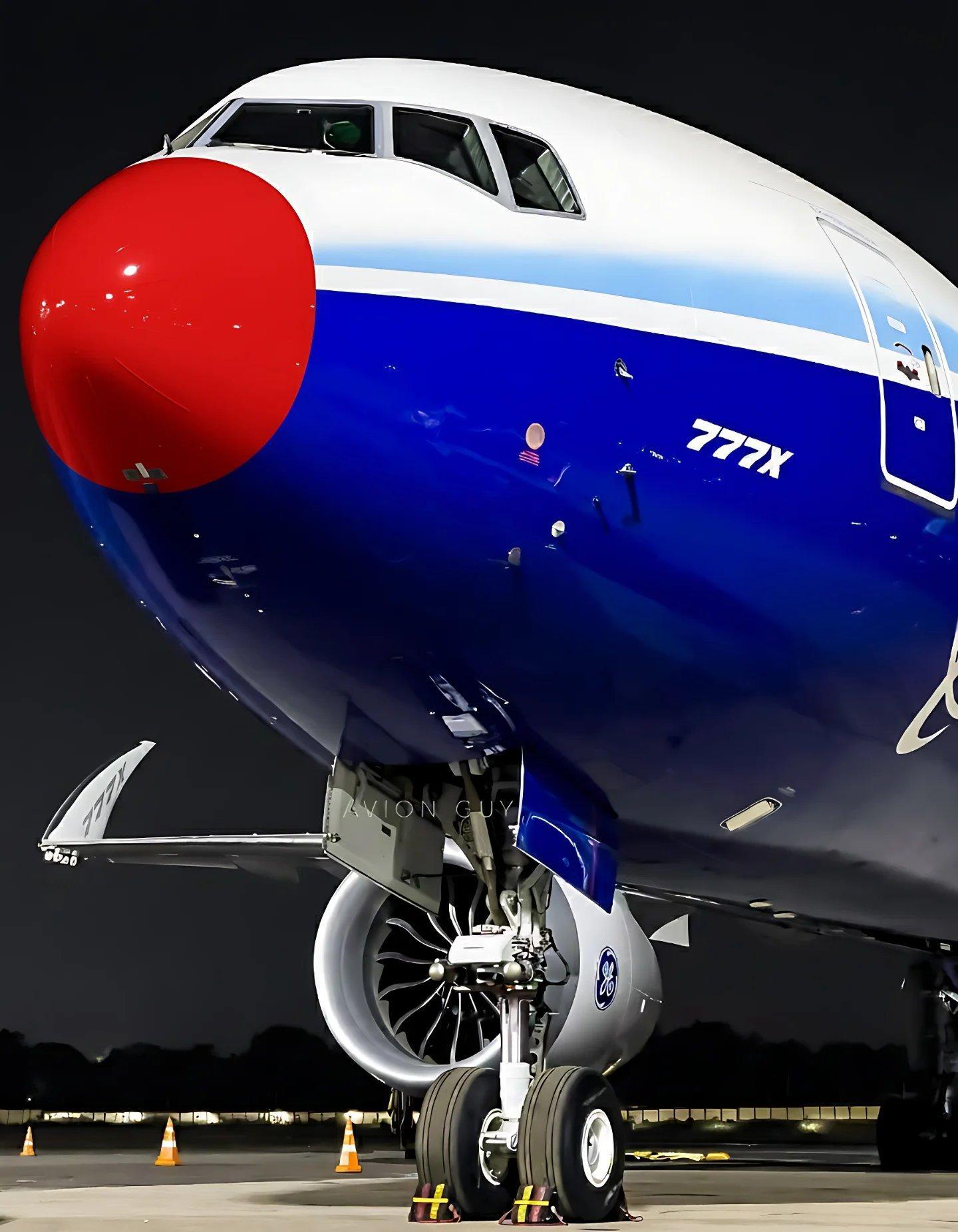 红鼻子特别涂装的波音777x