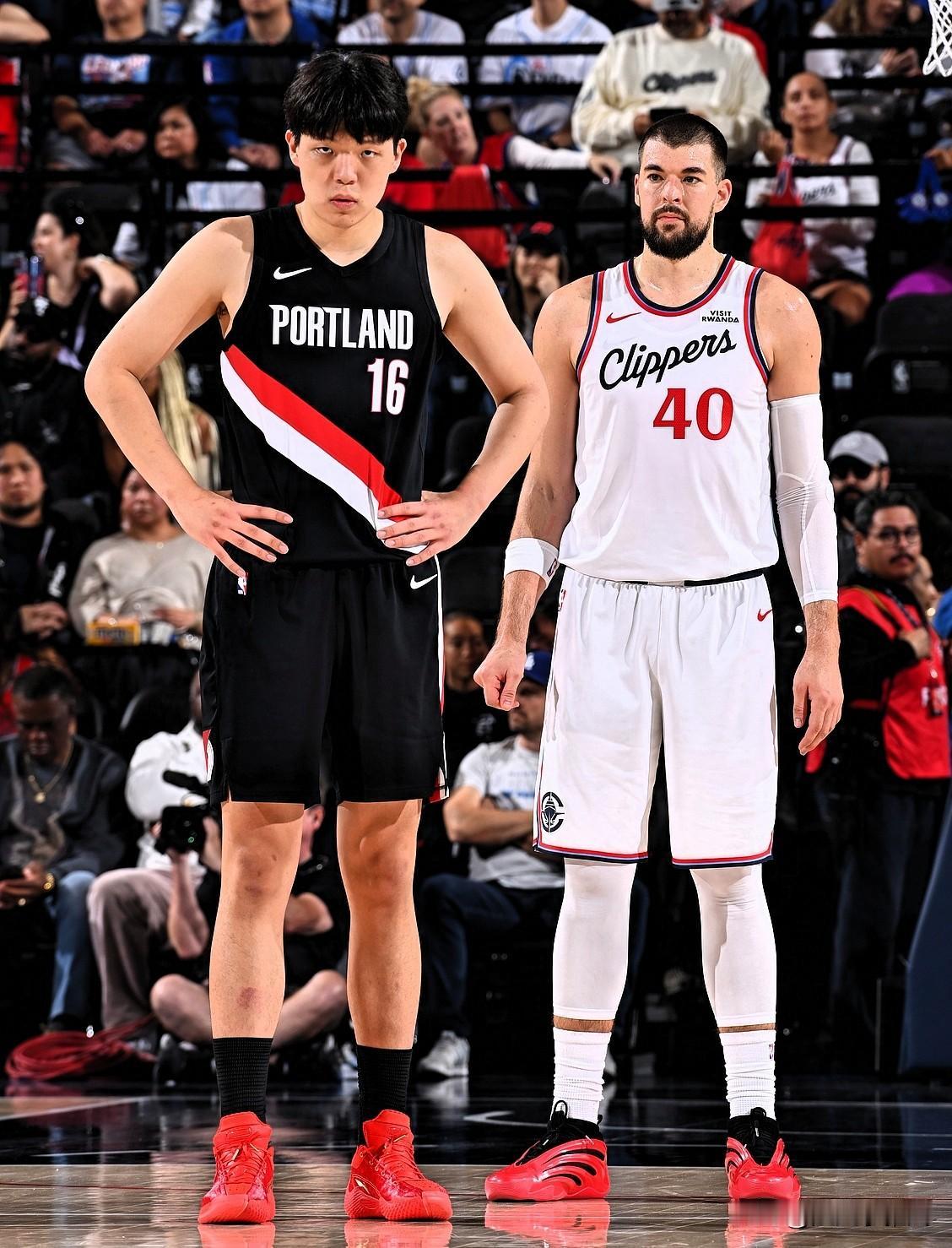 可笑！居然有人说杨翰森像河升镇？从外貌来看，杨翰森明显帅得多吧，要不也不会这么