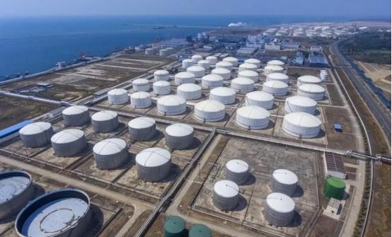 当年有人说不用建石油储备如今14亿桶狠狠打脸！中国从净进口国到120天储备够用，