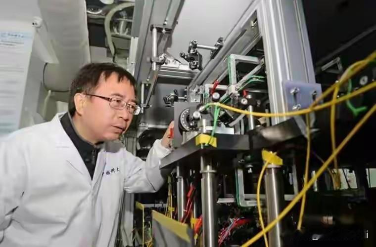 潘建伟任中国科学技术大学常务副校长、中科院院士、量子信息领域世界级领军科学家。