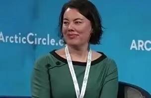 格陵兰矿产资源部的部长纳塔尼尔森说了一句大实话：“我们天天在防着中国，整天喊着去