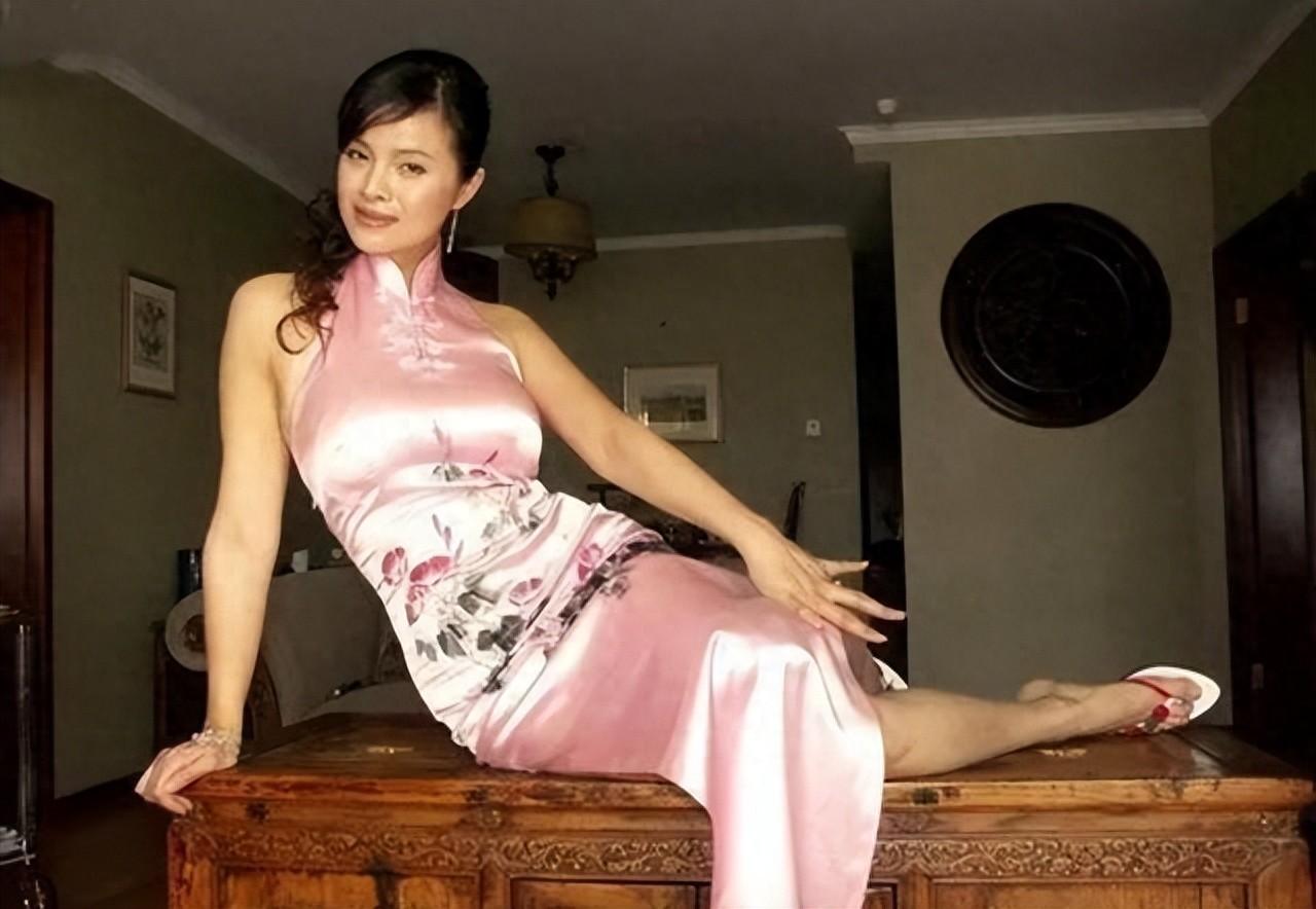 90年代红极一时女星石兰，相识9天就闪婚，离婚带娃改嫁外籍丈夫上世纪90年代