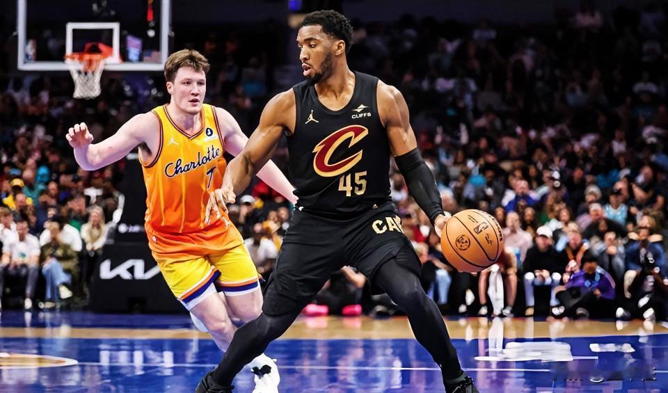 骑士赢当下，黄蜂赢未来。骑士本场获胜首先得提阿伦，莫布利不打骑士内线重担全压