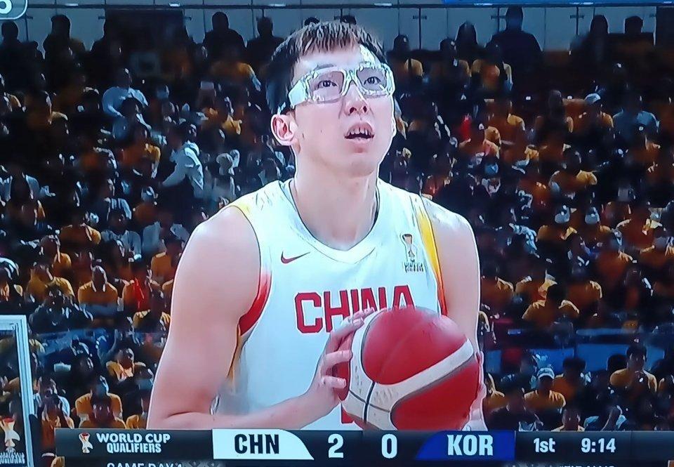 据说，因为郭士强教练作为土帅，率领一帮准二线男篮在亚洲杯上夺得亚军之后，体委决定