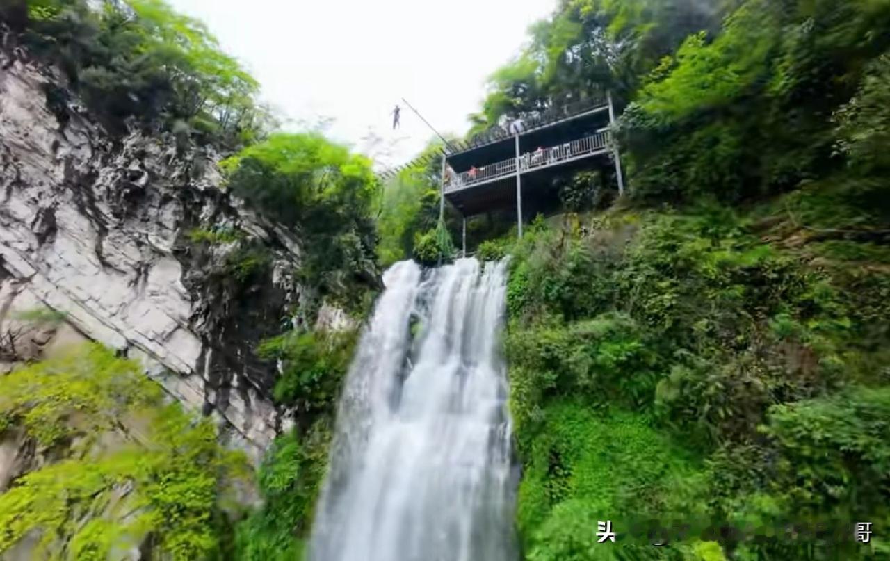 玛琉岩瀑布悬崖秋千发生事故，事情是发生在5月3日，正常情况下，先要把人移出去十多