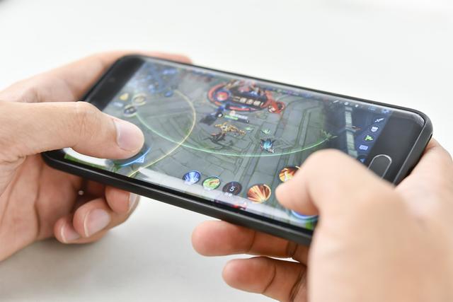 王者荣耀用什么手机玩最好_玩王者荣耀不卡的手机_玩王者荣耀手机排行