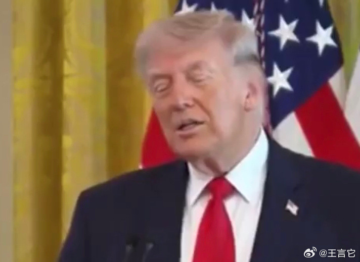 ❗️特朗普除了吹牛，还喜欢传八卦。他是一个彻底脱离了高级趣味的人