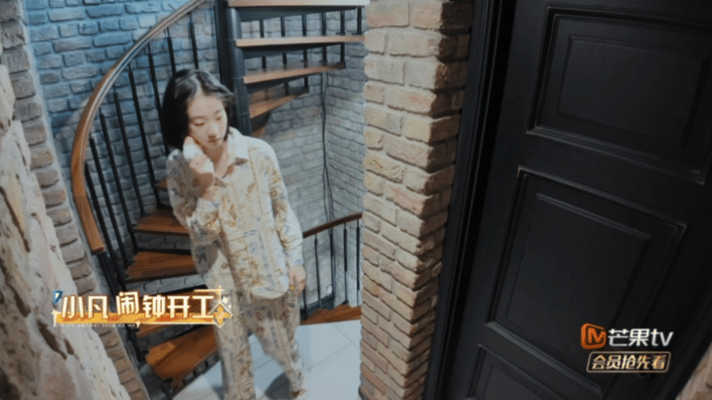 李一桐田曦薇张艺凡一起床就贴贴，张艺凡这“叫醒服务”也太甜了吧🤩​​​