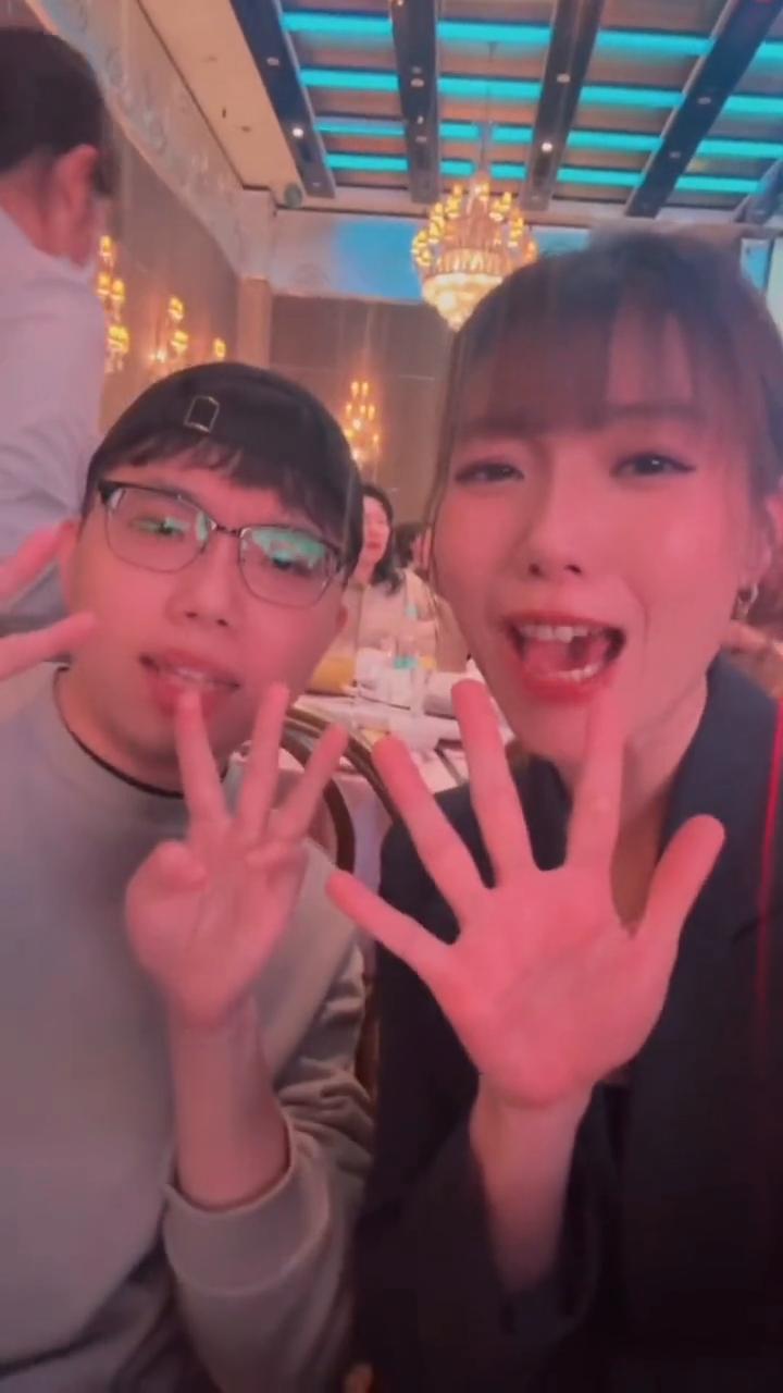 一个民宿人的故事。睡前教Win竟跳。最近最穷的撒娇舞，你看他还穿著睡衣，有努力